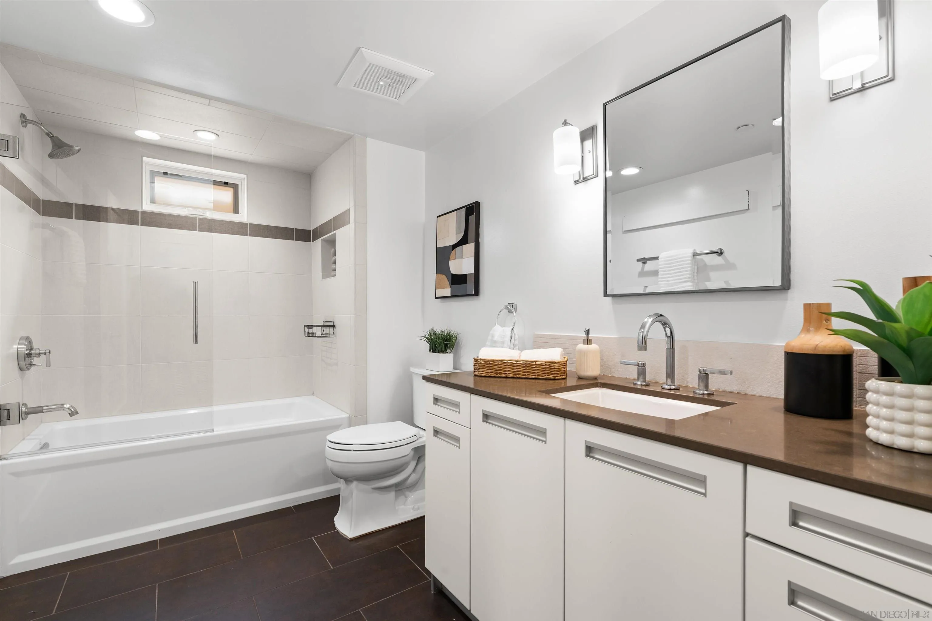215 2nd St Unit 101