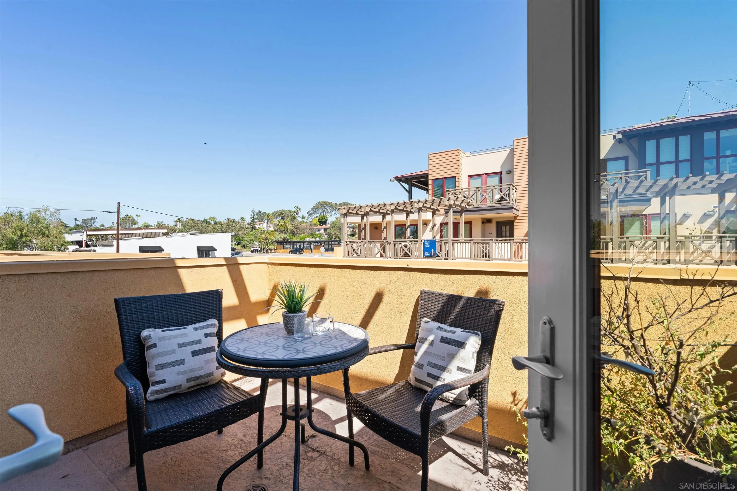 215 2nd St Unit 101