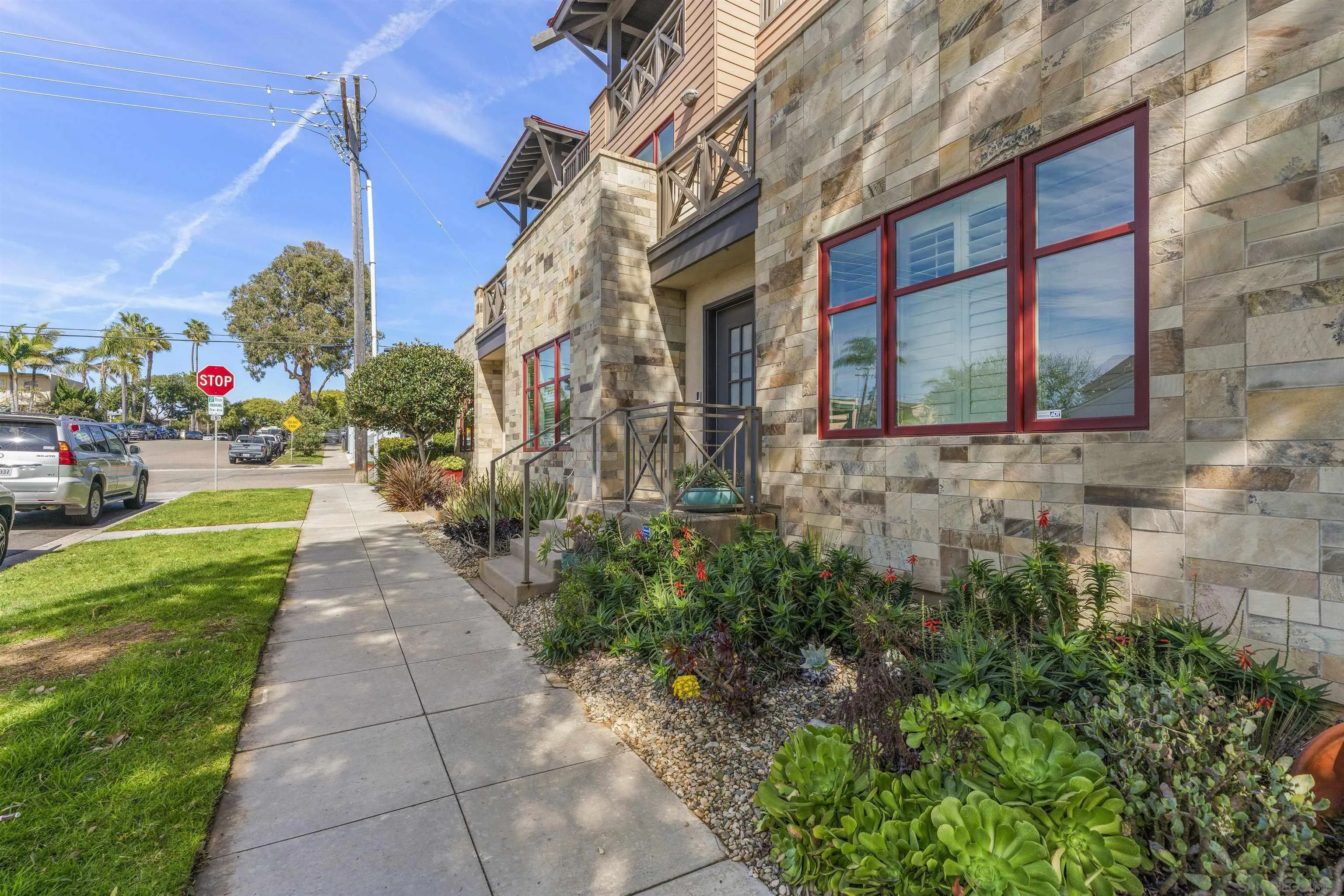 215 2nd St Unit 101