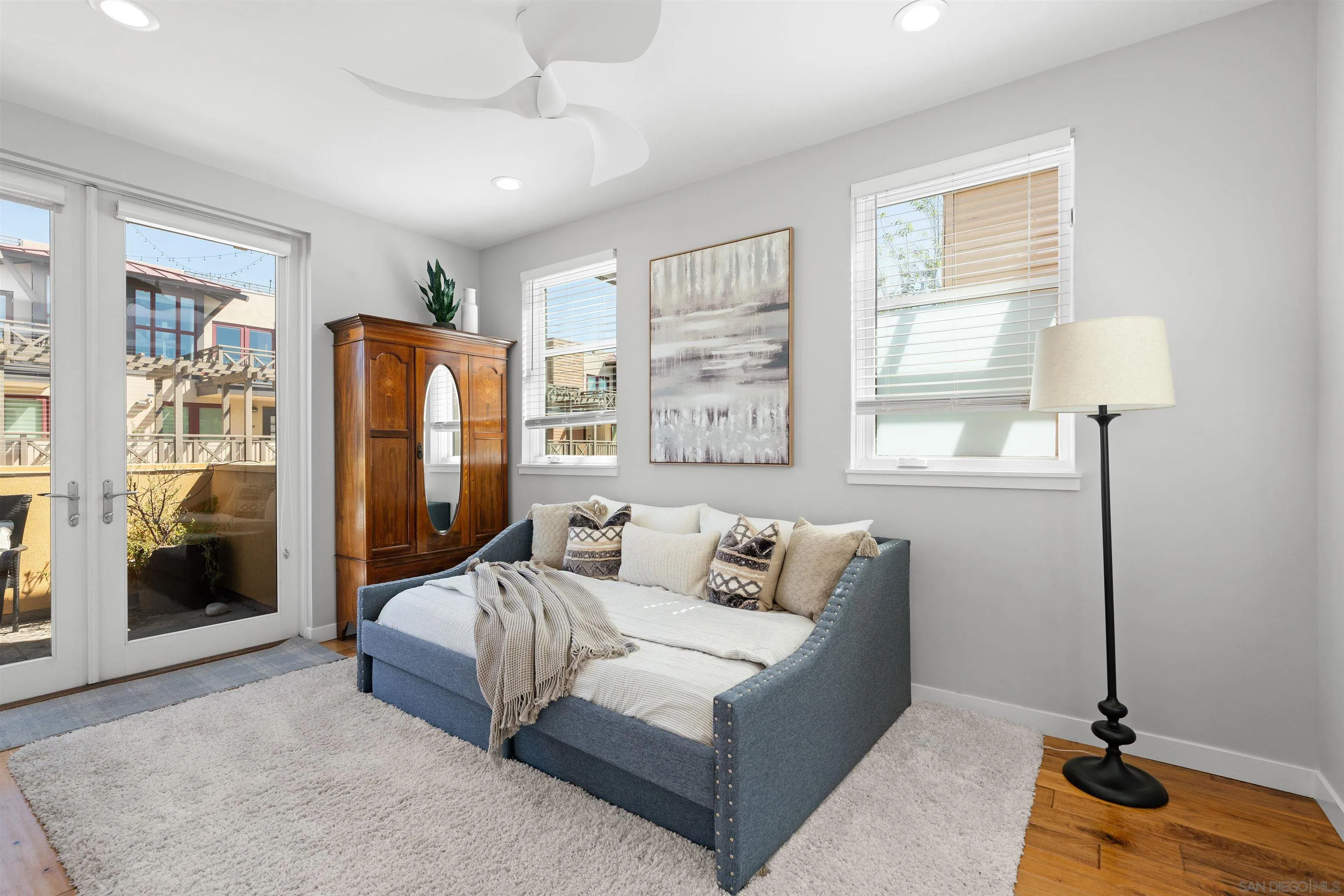 215 2nd St Unit 101