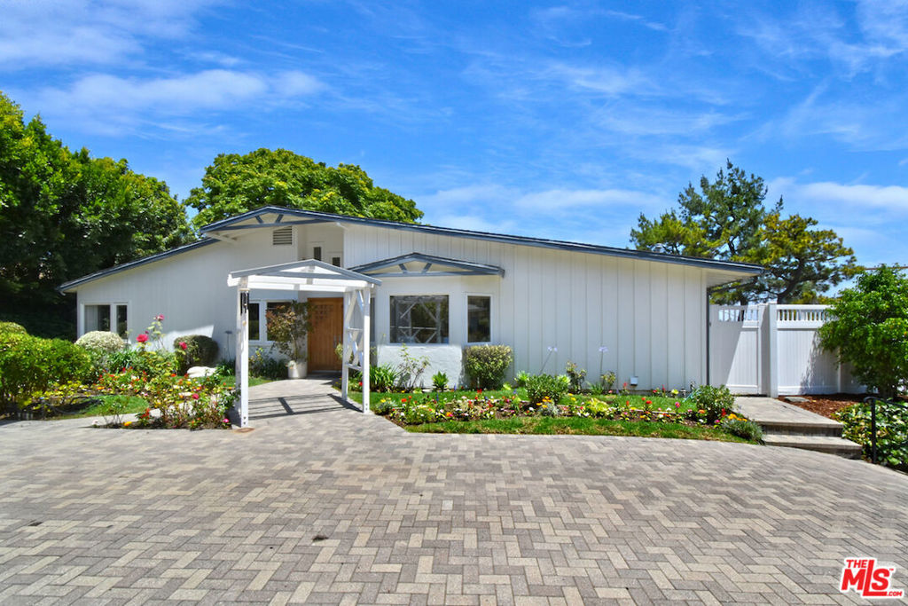 3865 Scadlock Lane