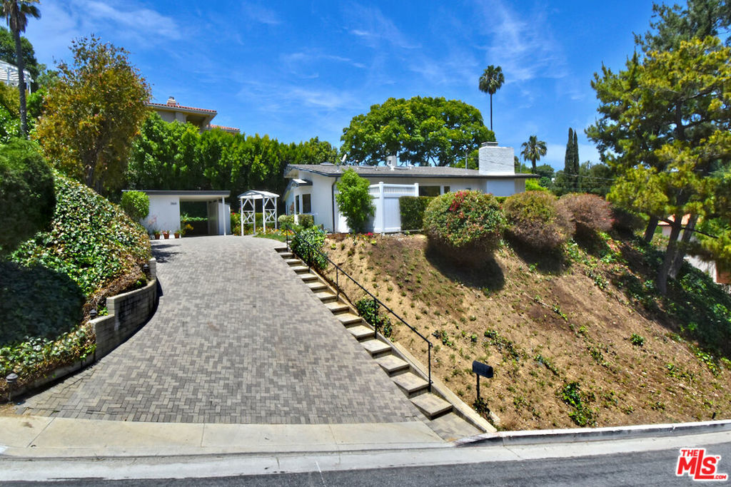 3865 Scadlock Lane
