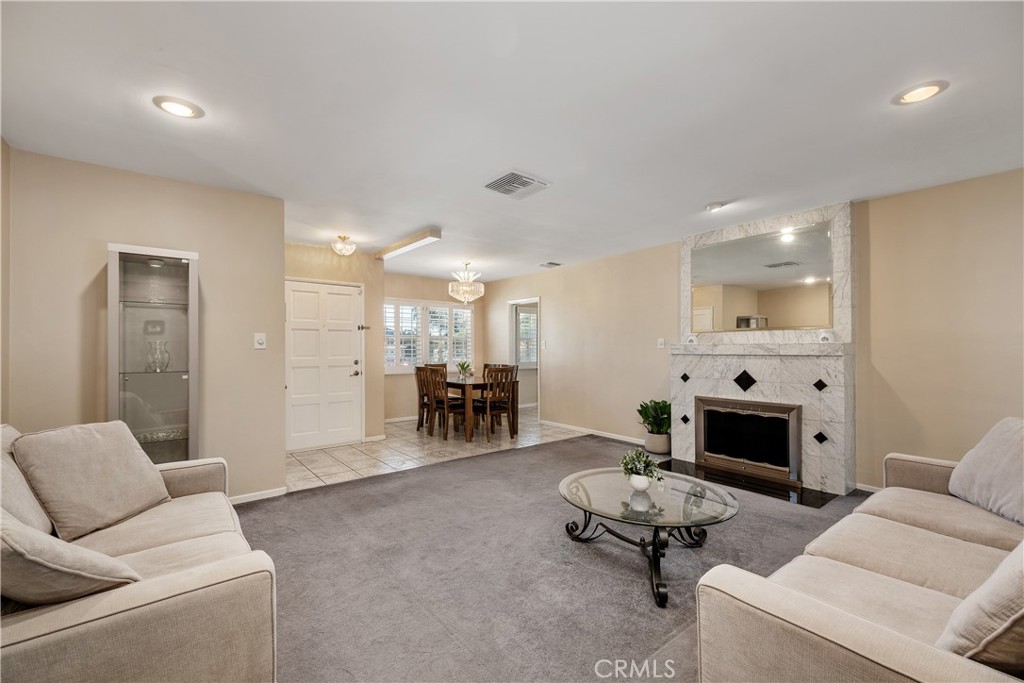 8909 Rhea Ave