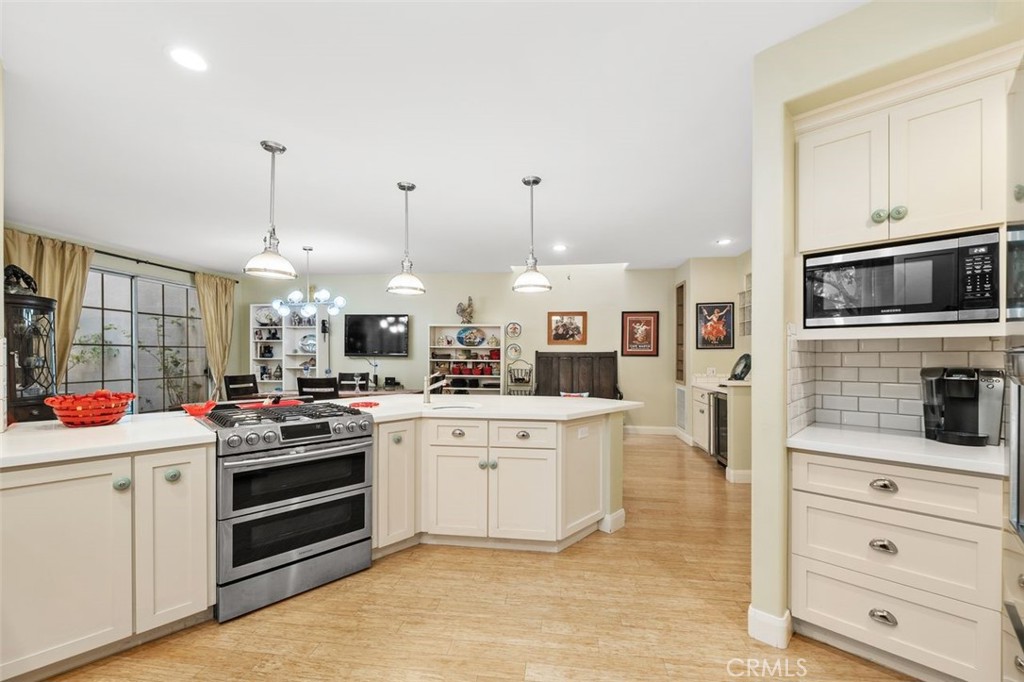4406 Moorpark Way