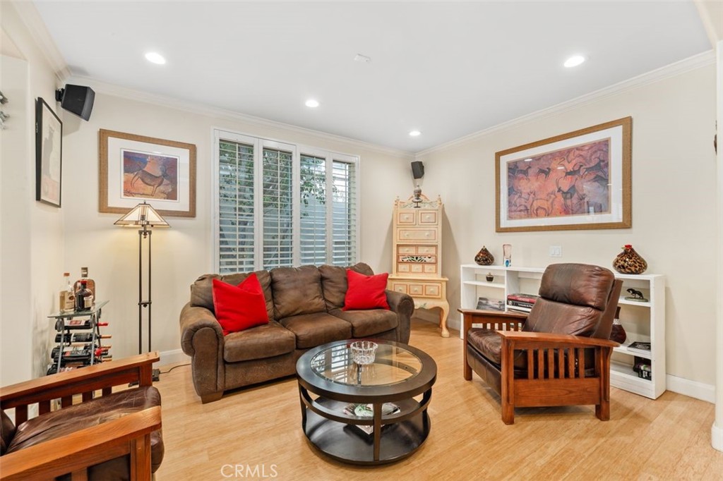 4406 Moorpark Way