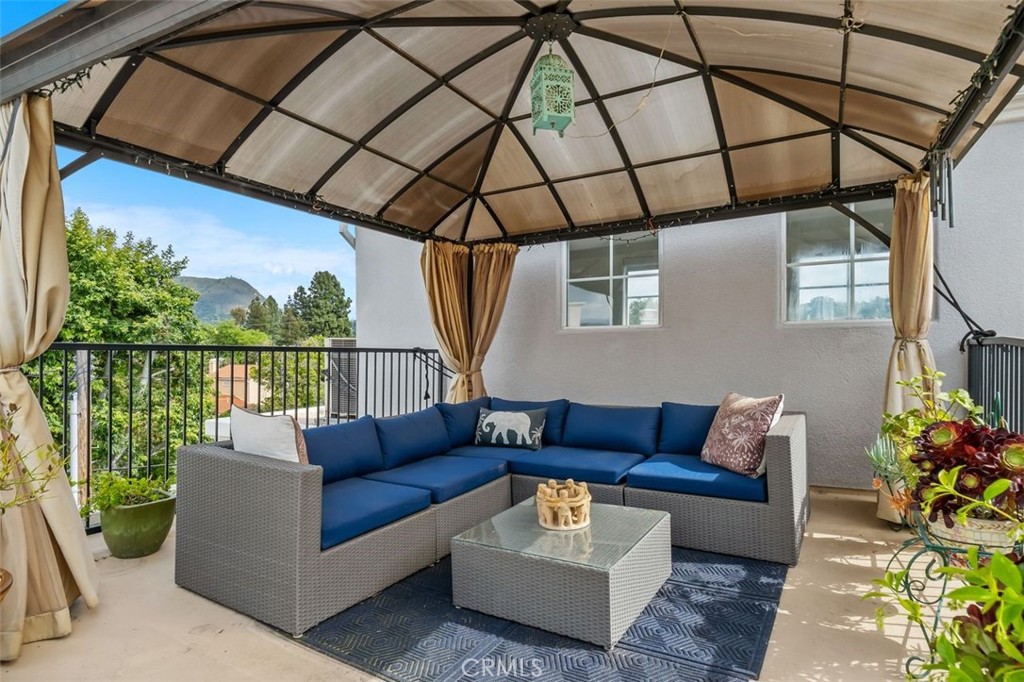 4406 Moorpark Way
