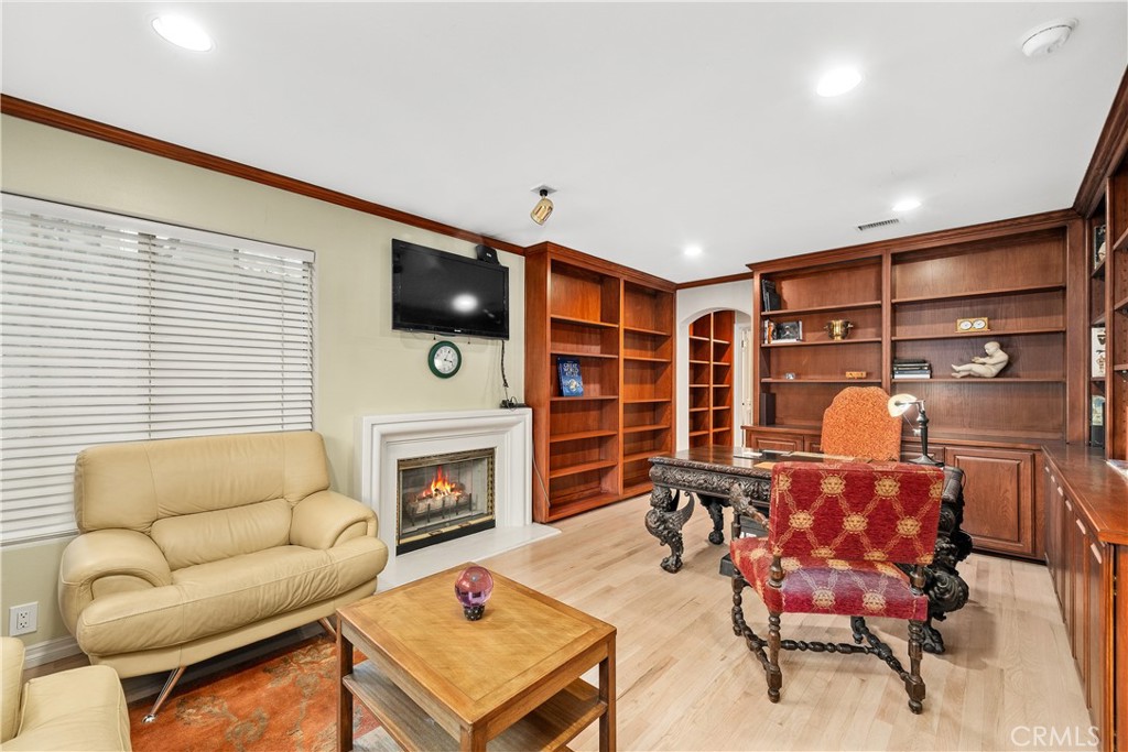 4406 Moorpark Way