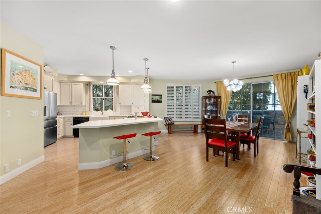 4406 Moorpark Way