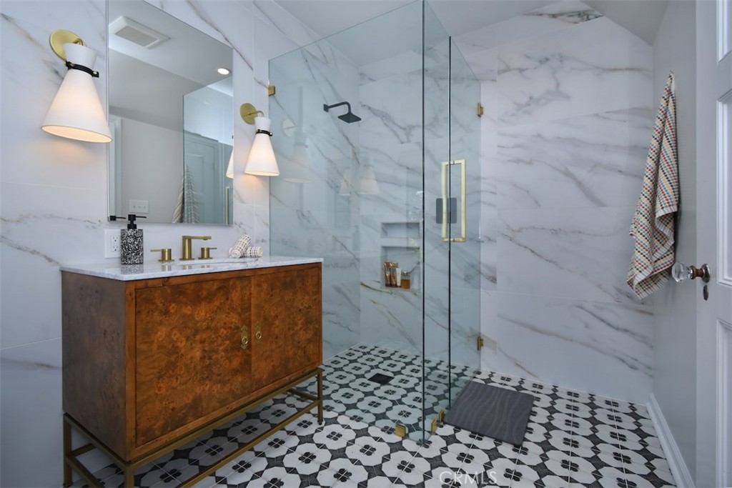 5005 Los Feliz Boulevard