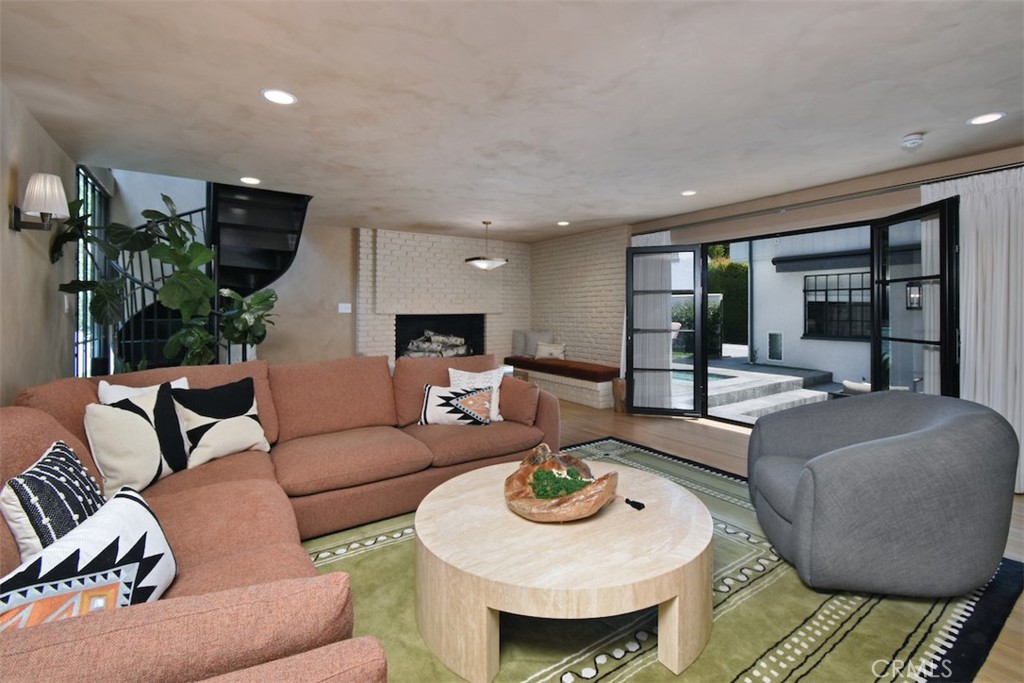 5005 Los Feliz Boulevard