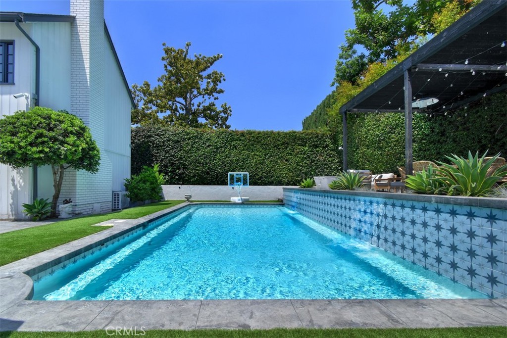 5005 Los Feliz Boulevard