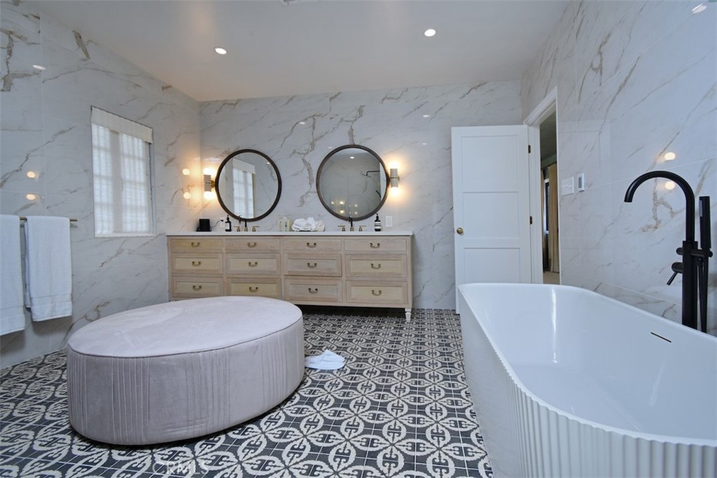 5005 Los Feliz Boulevard