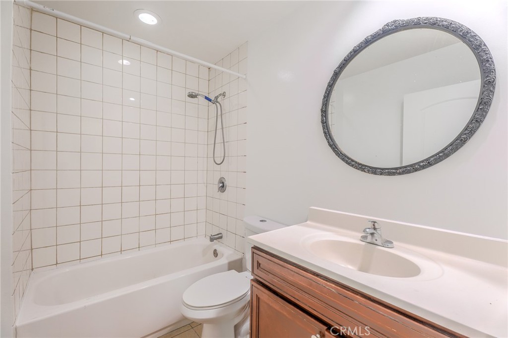 6364 Sylmar