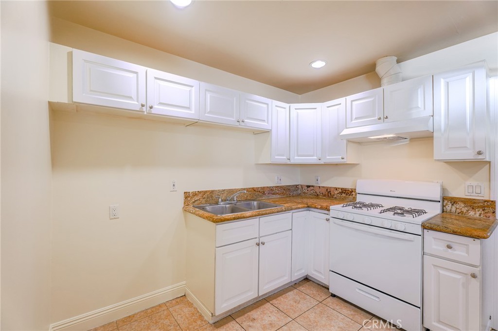 6364 Sylmar