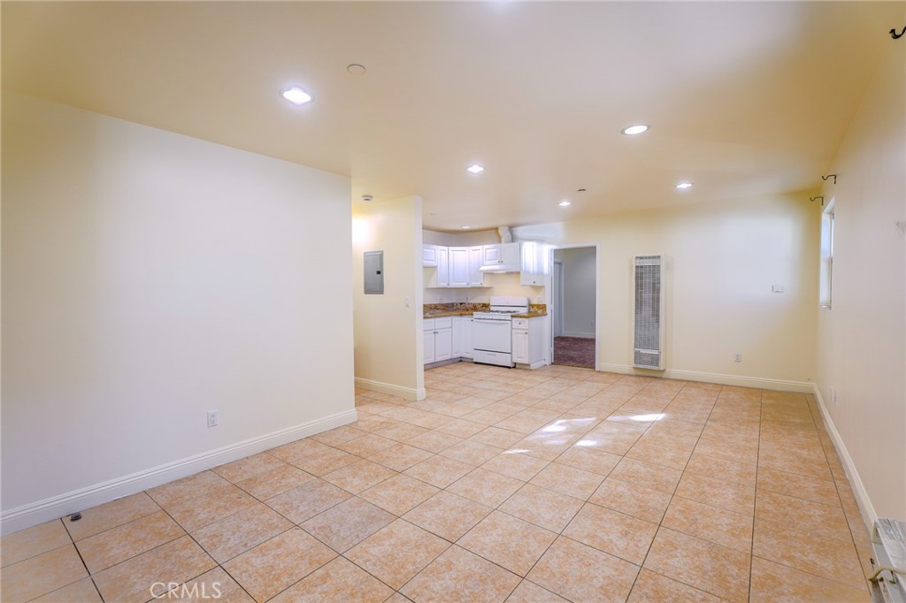 6364 Sylmar