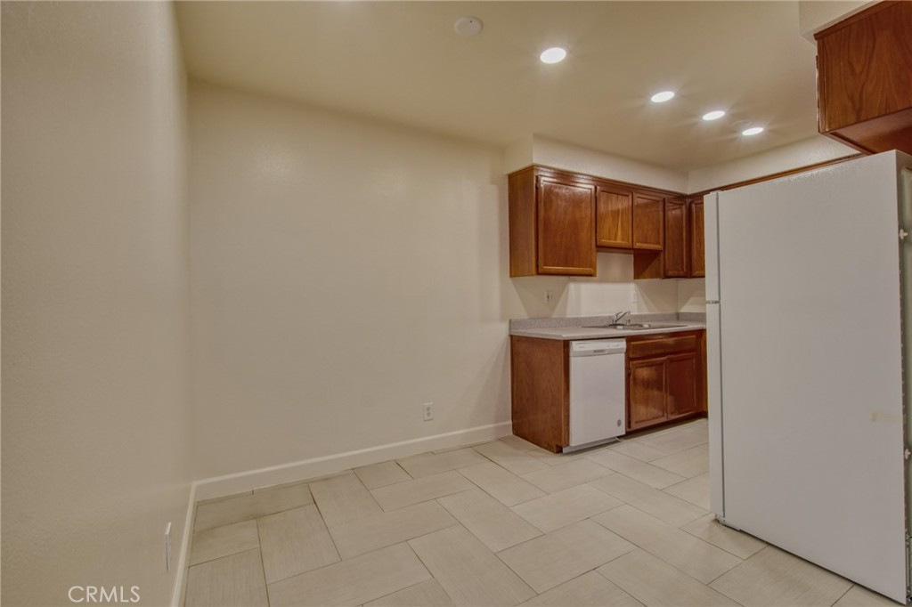 4546 Murietta Avenue 211