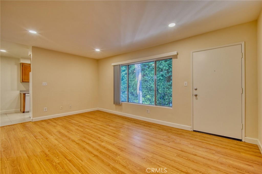 4546 Murietta Avenue 211