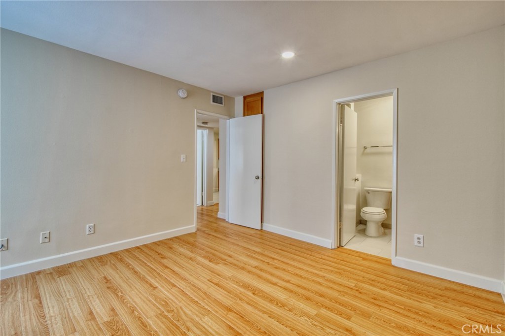 4546 Murietta Avenue 211