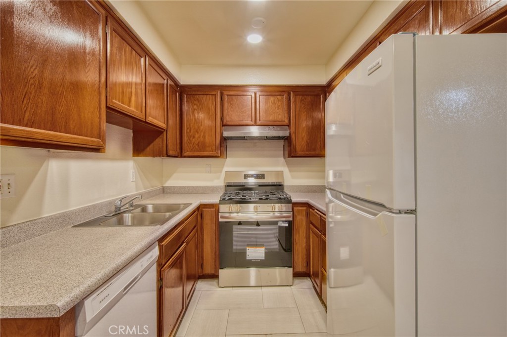 4546 Murietta Avenue 211