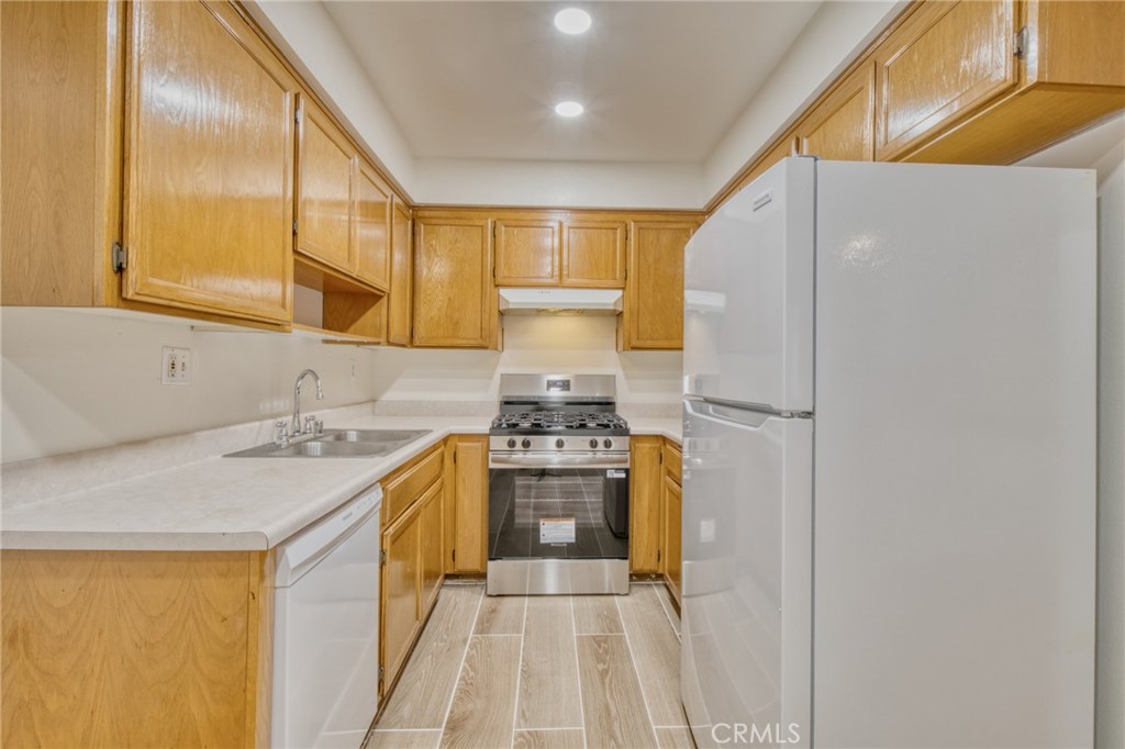4546 Murietta Avenue 105