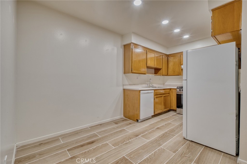 4546 Murietta Avenue 105