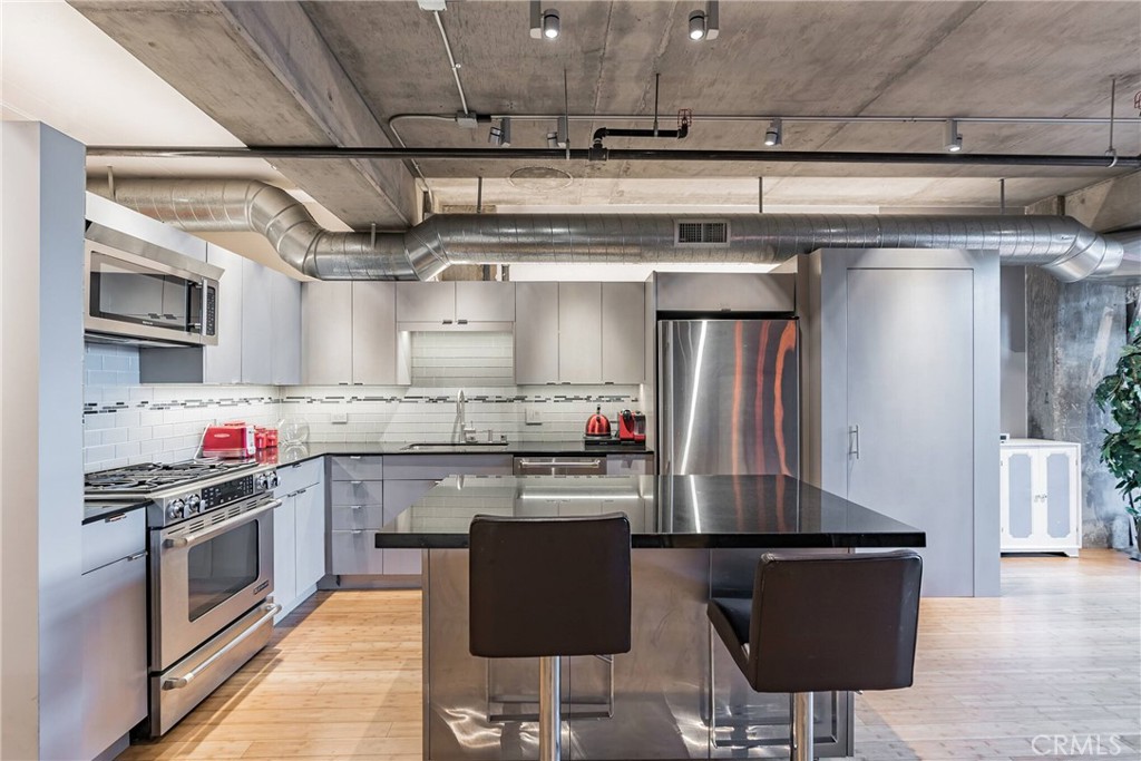 510 103 S Hewitt