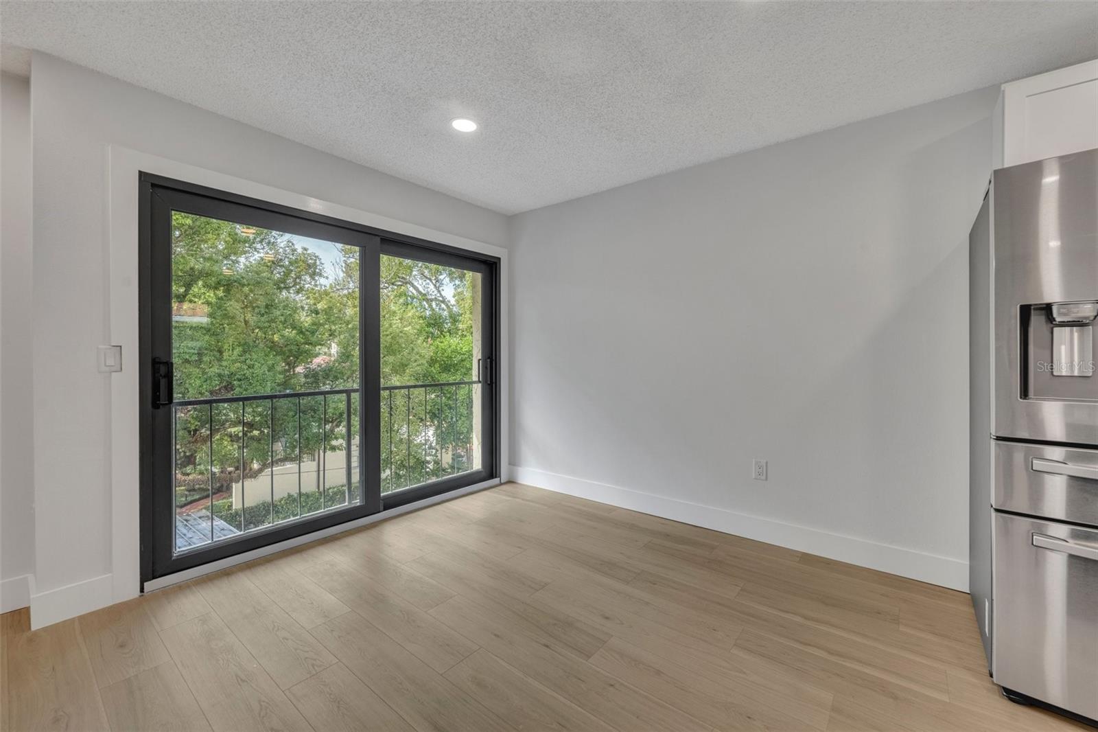 535 N INTERLACHEN AVE #304