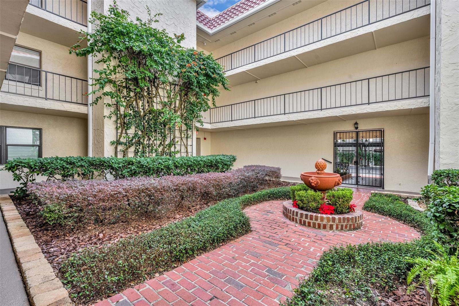 535 N INTERLACHEN AVE #304