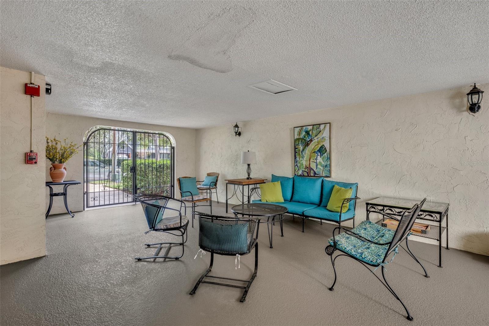 535 N INTERLACHEN AVE #304