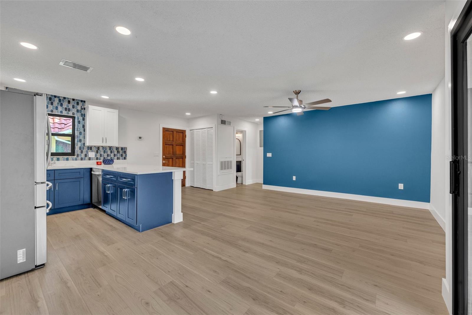 535 N INTERLACHEN AVE #304