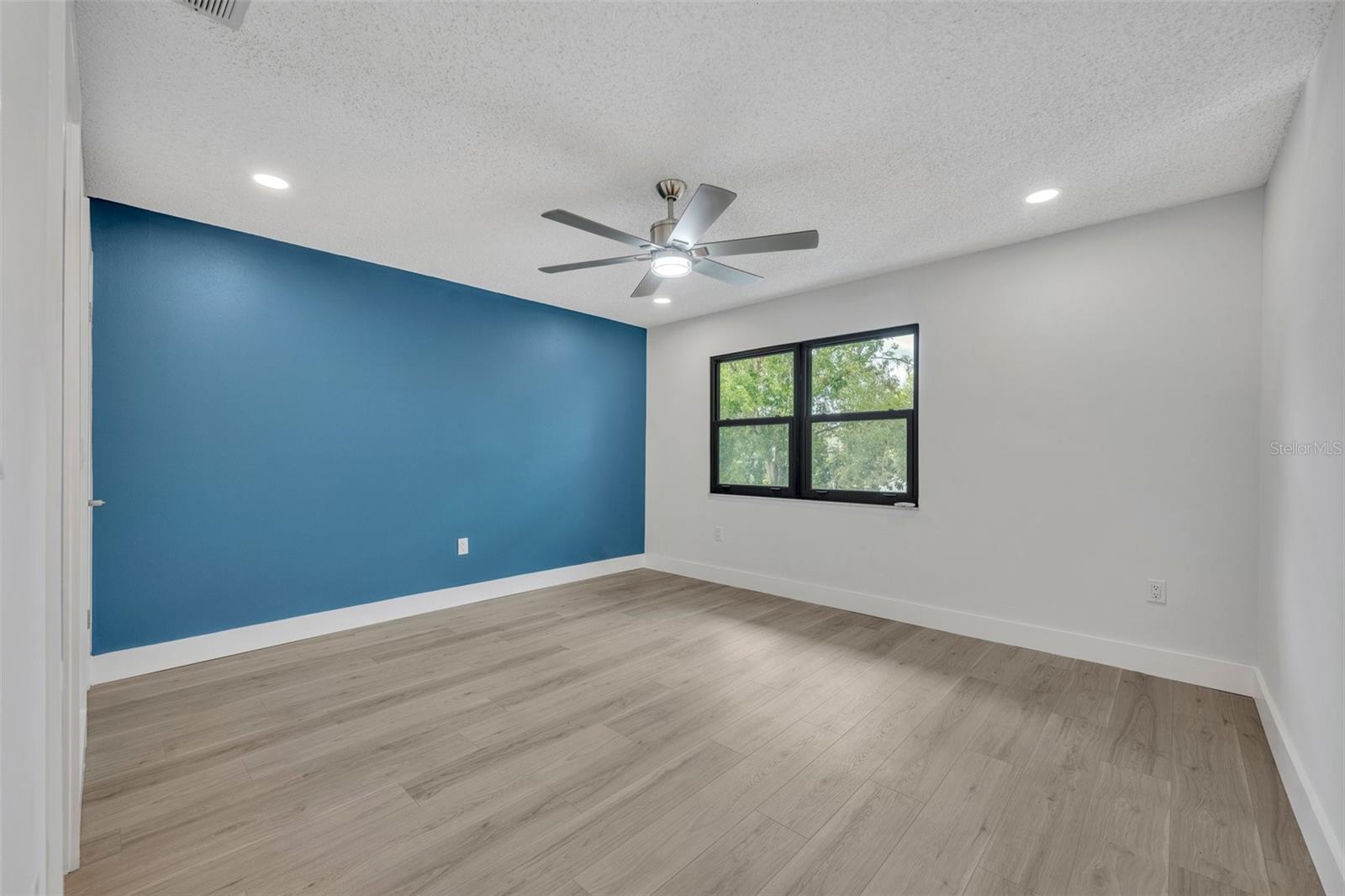 535 N INTERLACHEN AVE #304