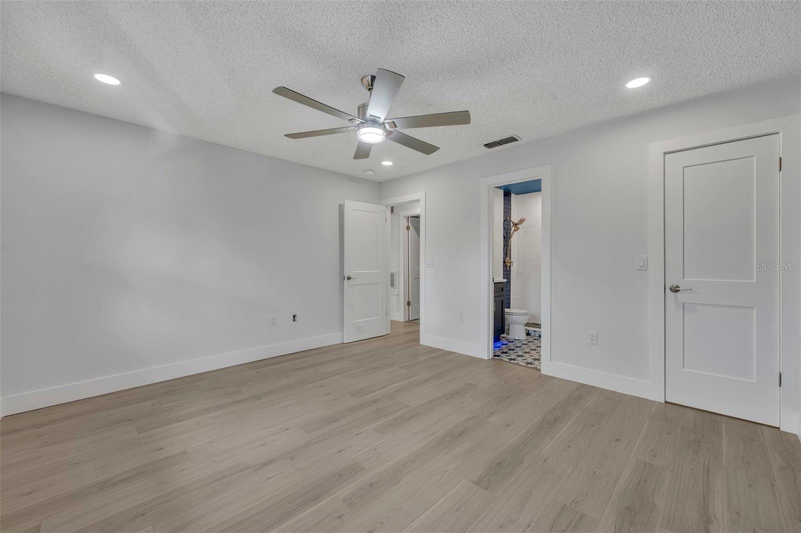 535 N INTERLACHEN AVE #304