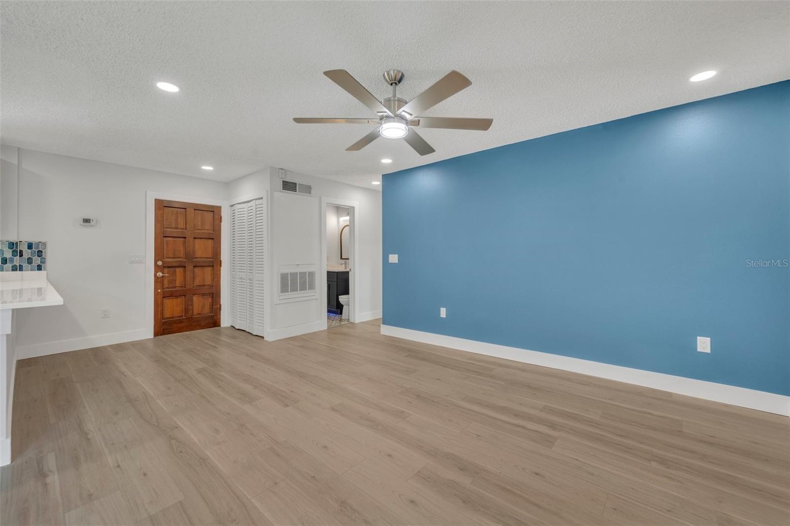 535 N INTERLACHEN AVE #304