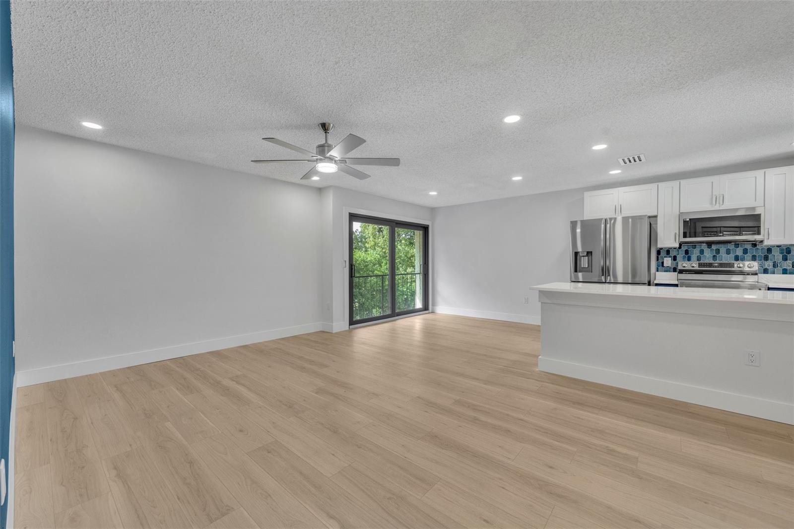 535 N INTERLACHEN AVE #304