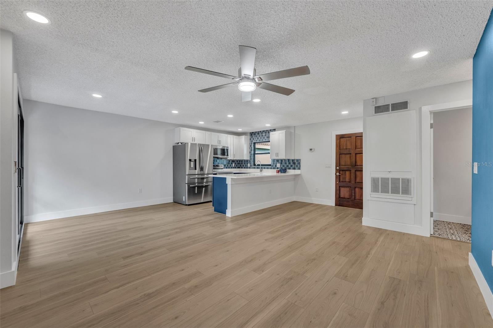 535 N INTERLACHEN AVE #304