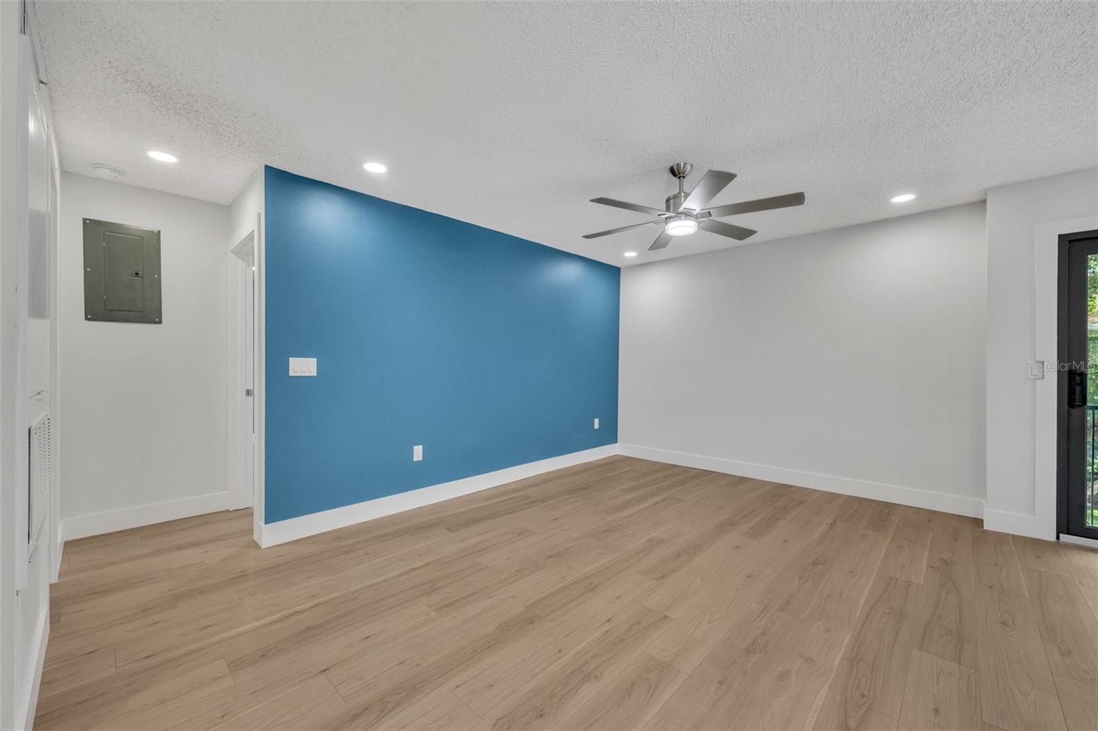 535 N INTERLACHEN AVE #304