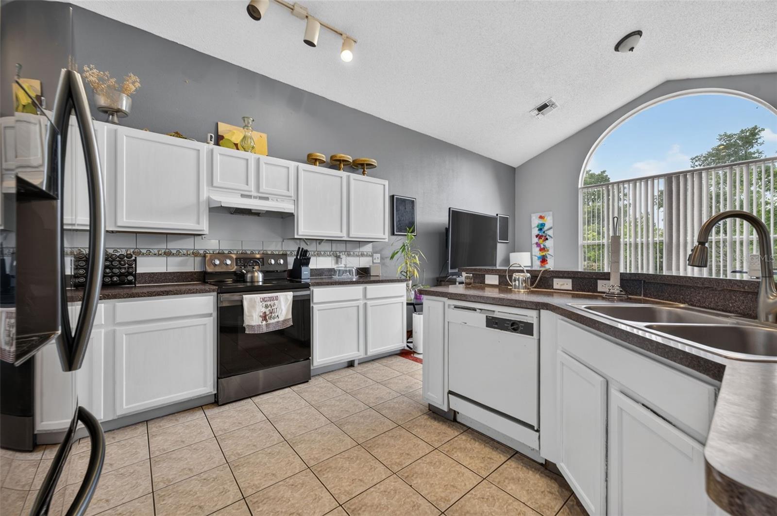 268 EASTON CIR