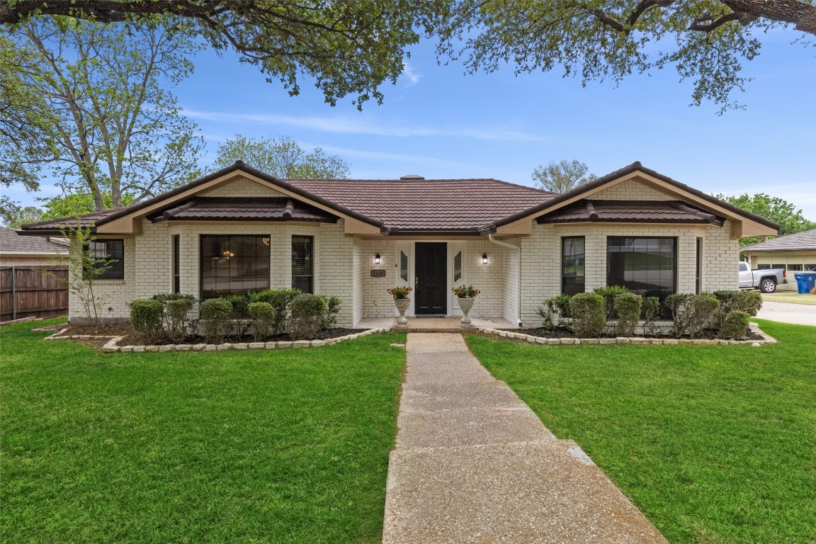 1426 Merrimac Trail