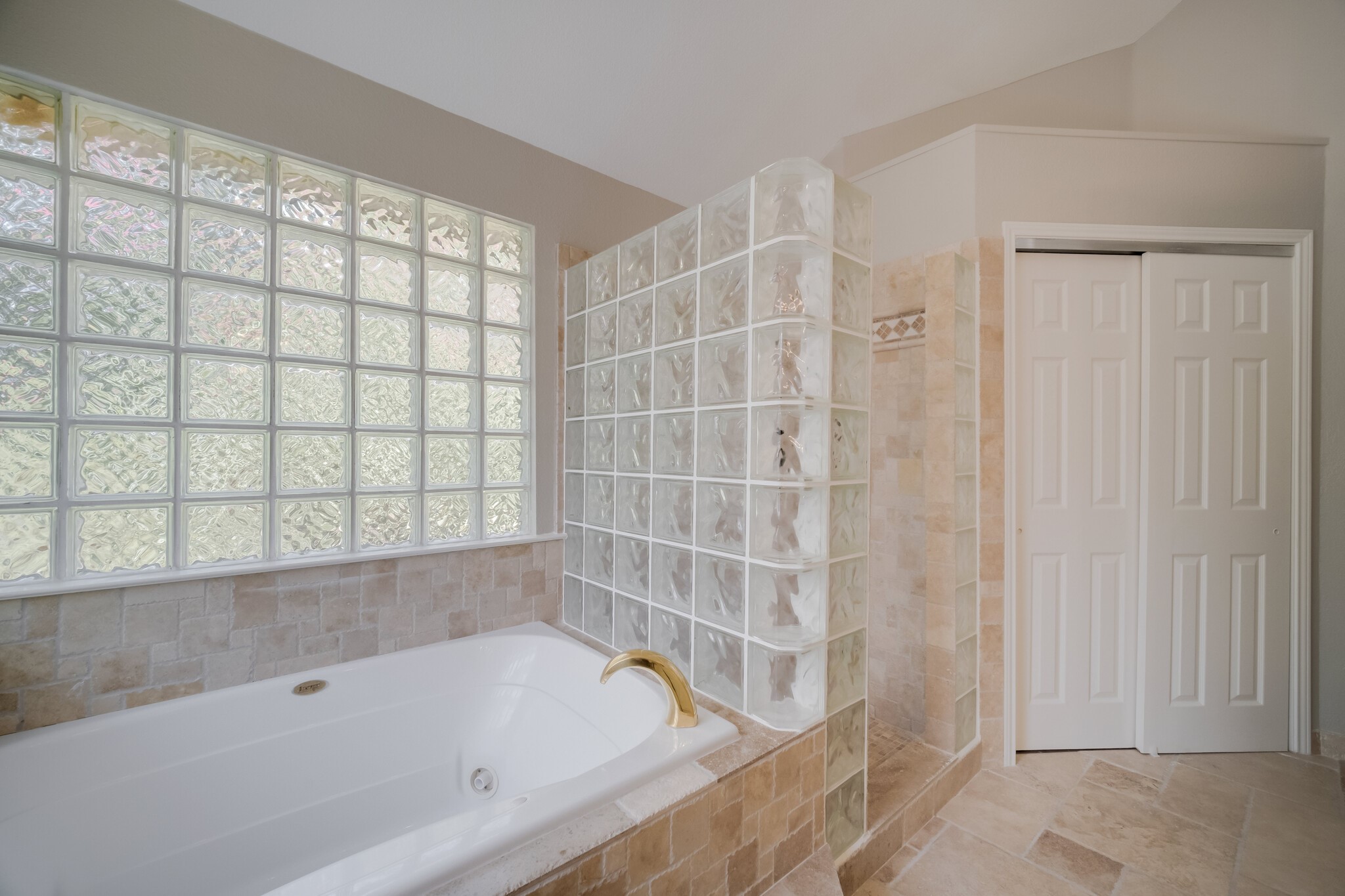 1093 W Winding Creek Drive