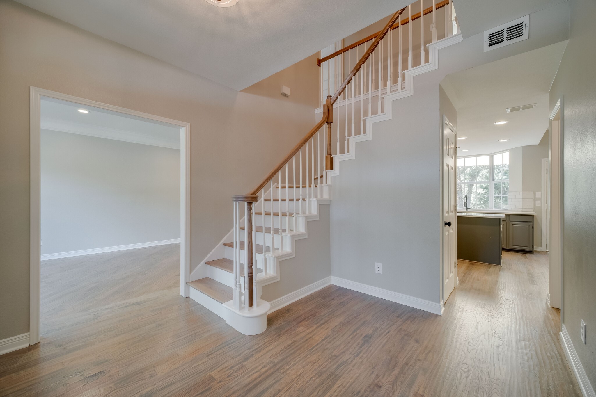 1093 W Winding Creek Drive