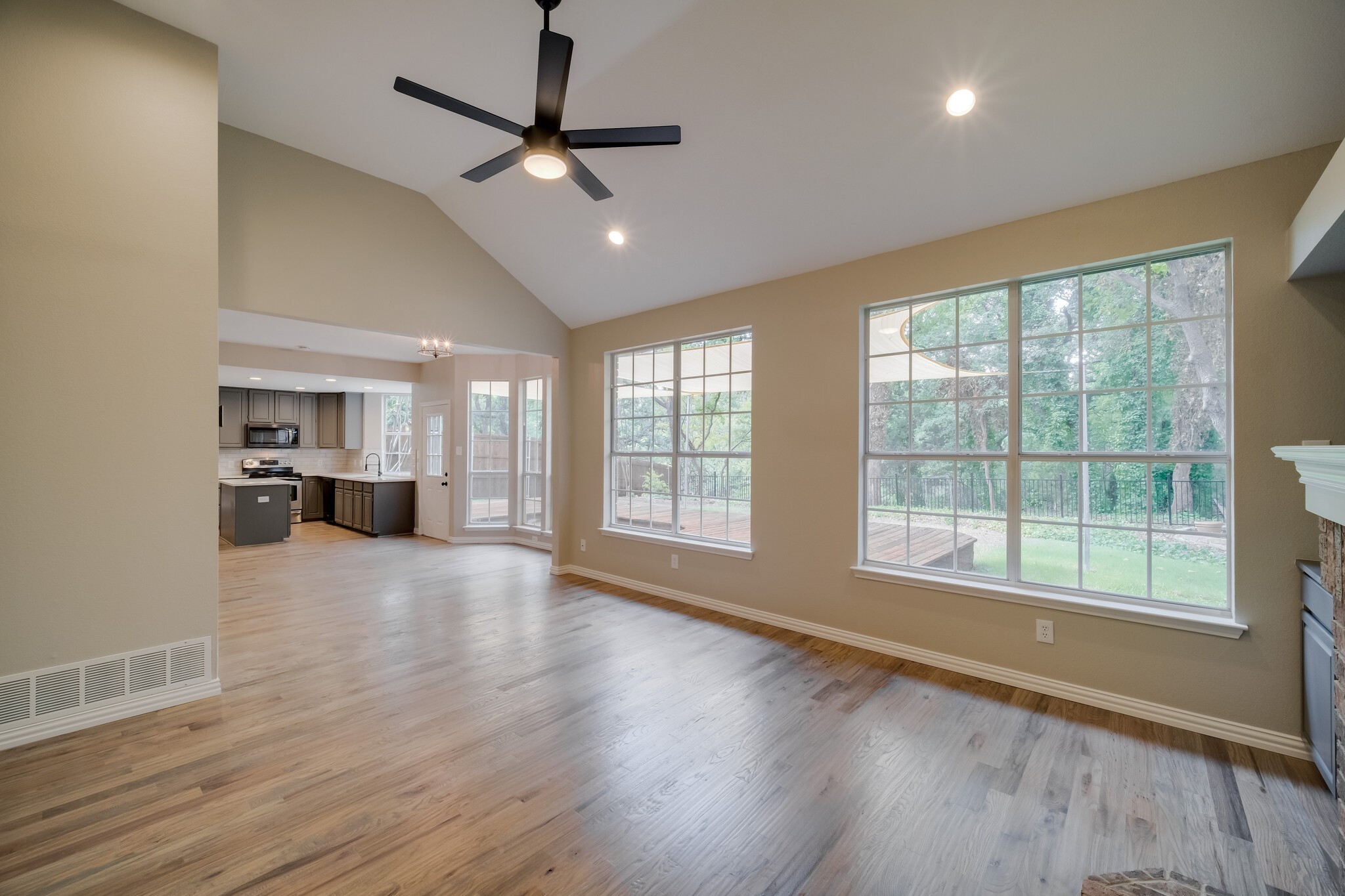 1093 W Winding Creek Drive