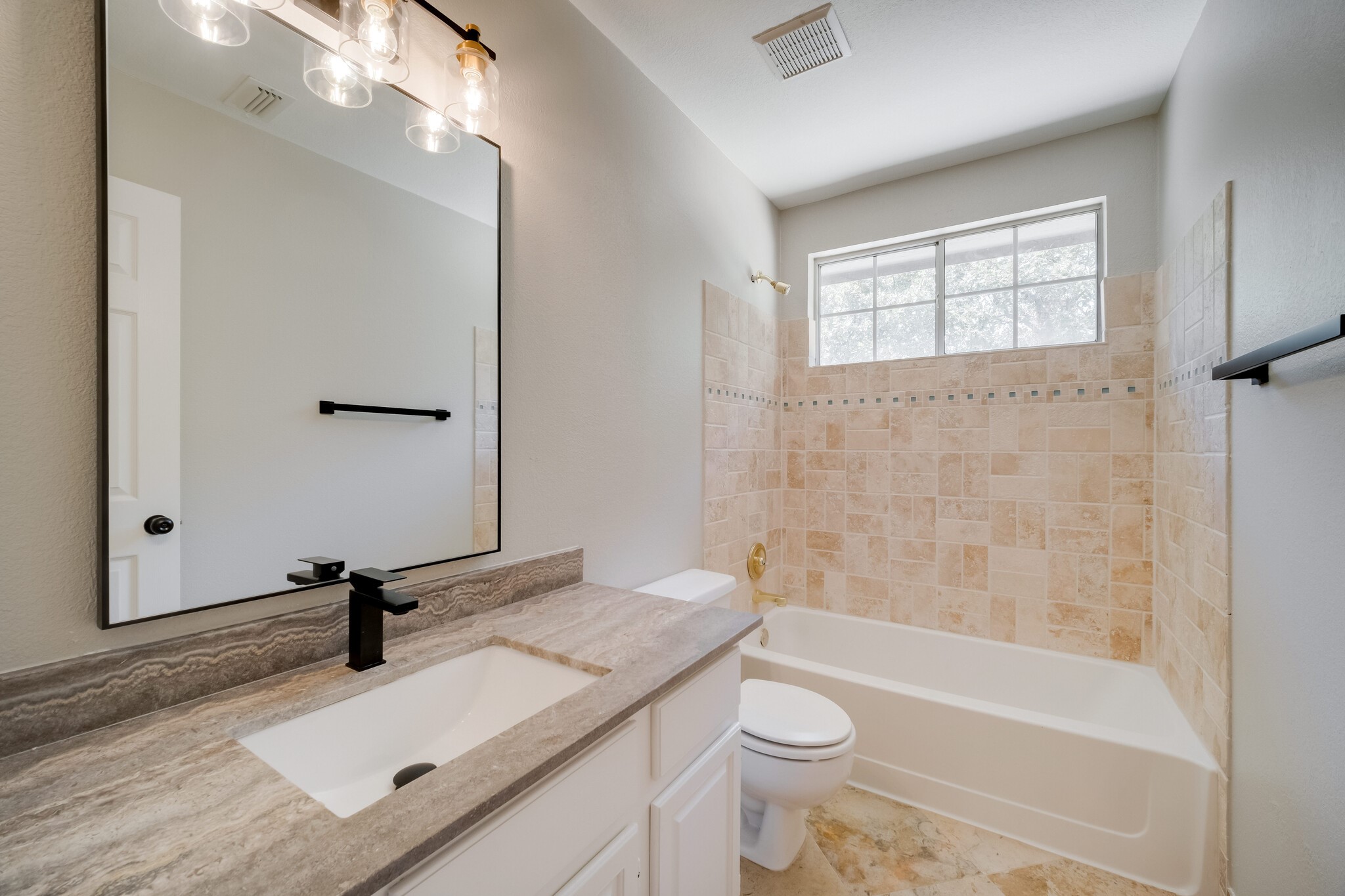 1093 W Winding Creek Drive
