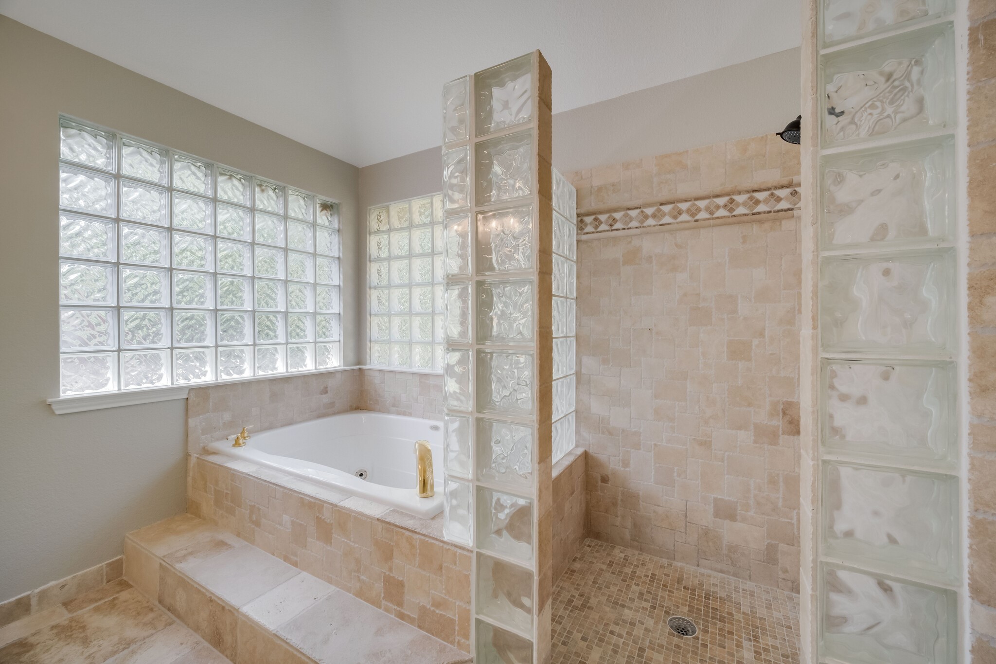 1093 W Winding Creek Drive