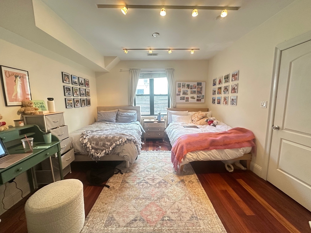 34 Saint Stephen St # 1