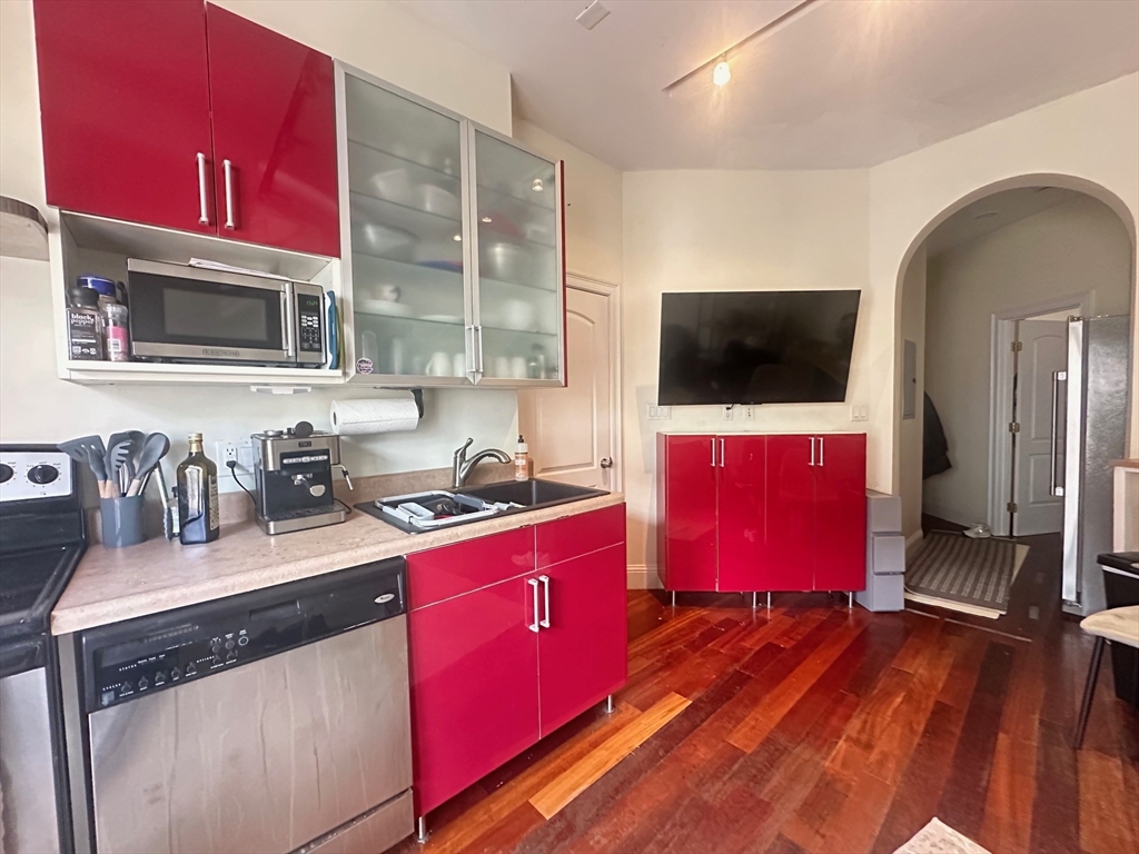 34 Saint Stephen St # 1