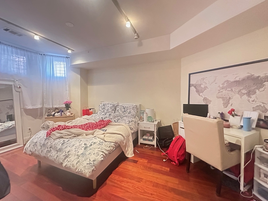 34 Saint Stephen St # 1