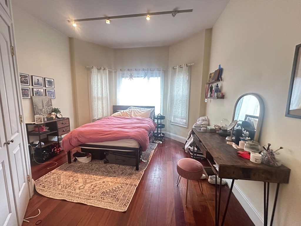 34 Saint Stephen St # 1