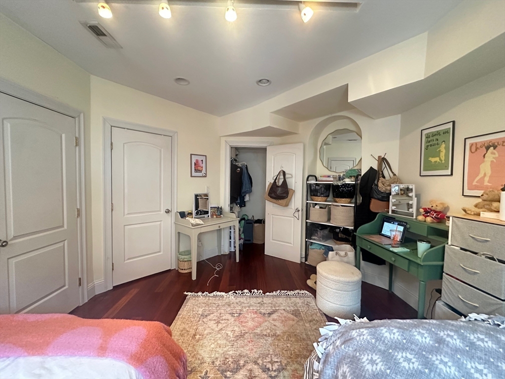 34 Saint Stephen St # 1