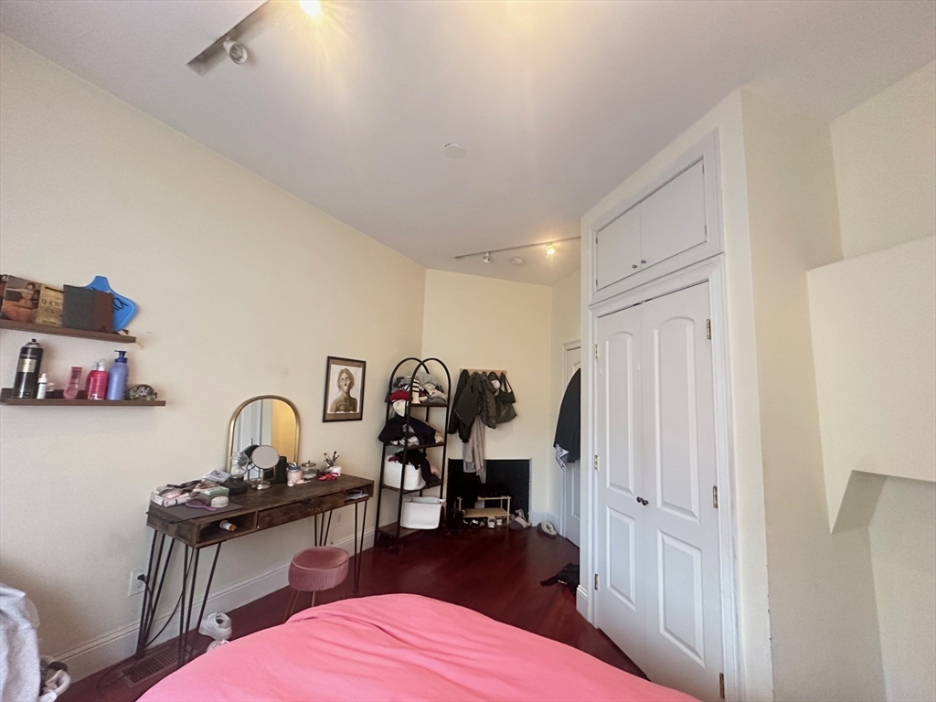 34 Saint Stephen St # 1