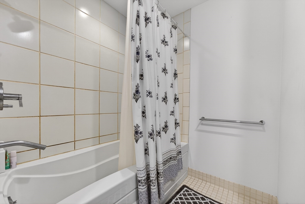 88 Kingston Street # 6C